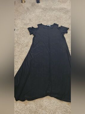 Attitudes by Renee Black Cold-Shoulder Maxi Dress